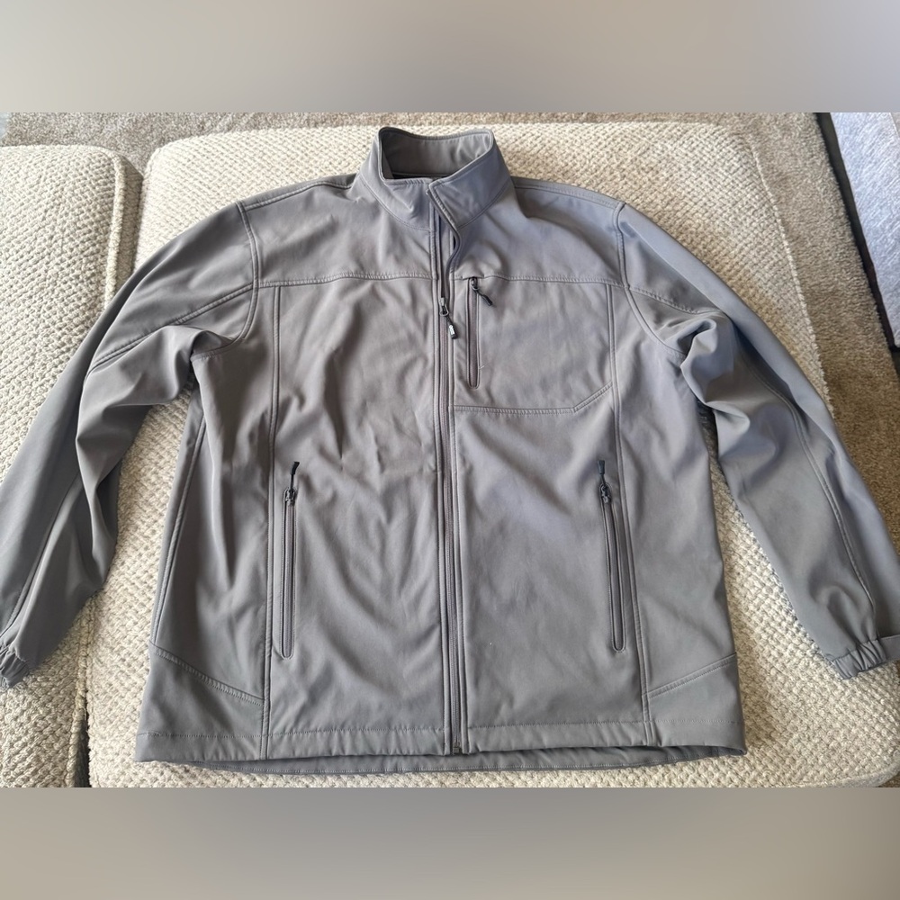 Gander Mountain Men's Light Gray Softshell Jacket - Zippered Pockets
